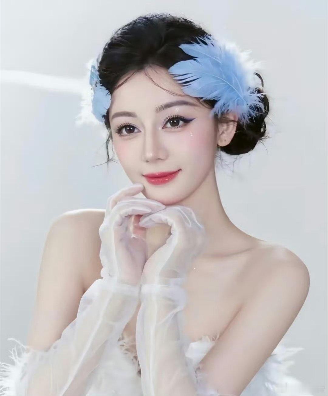 迪丽热巴陈飞宇 情侣手链 大可不必呀。一件普通饰品而已，跟风脑补恋情真的没必要，