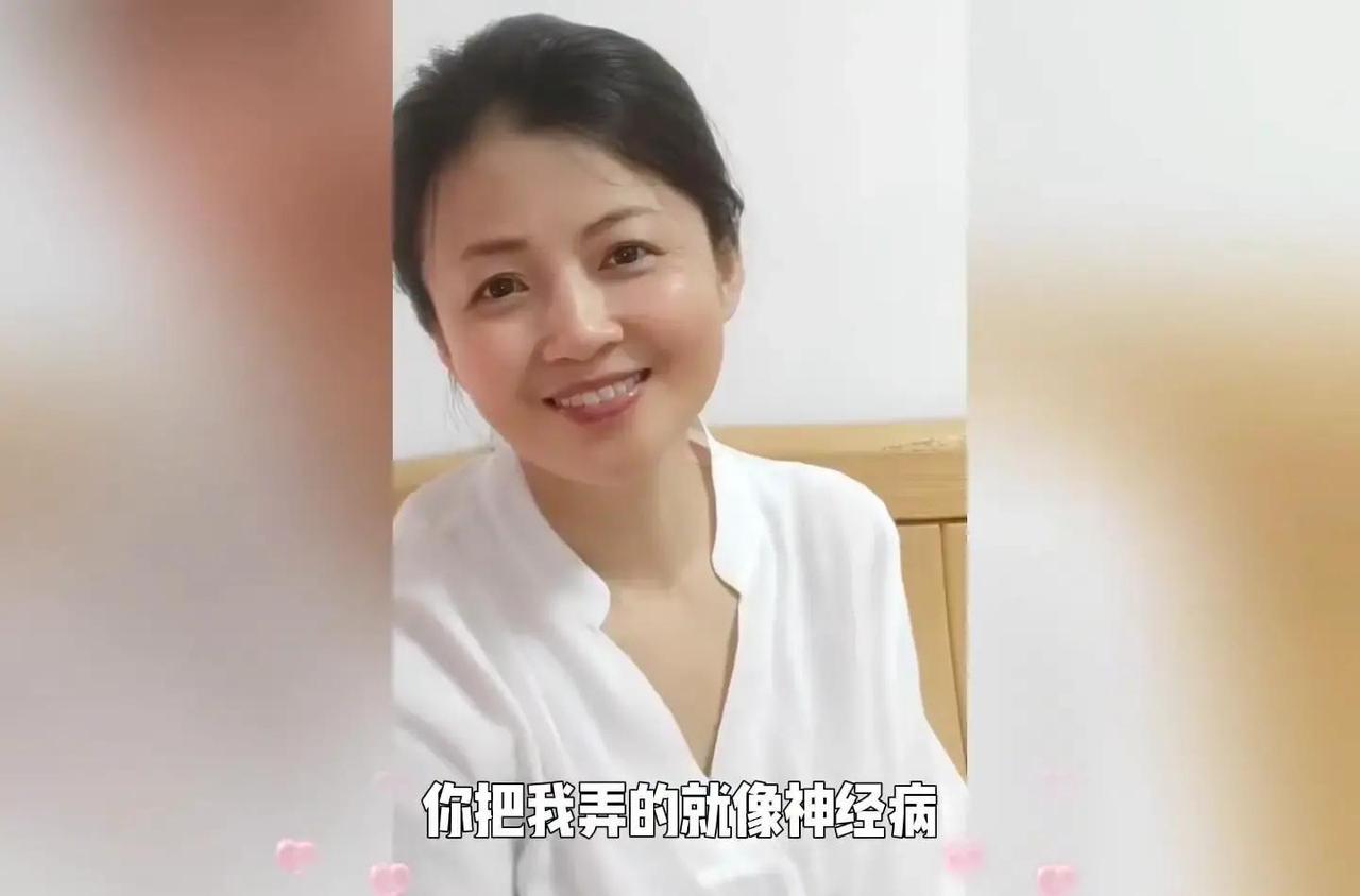 一个人明明知道没结果，却还死死抓住不放，既想彻底退出，又舍不得转身离开，这种拉扯