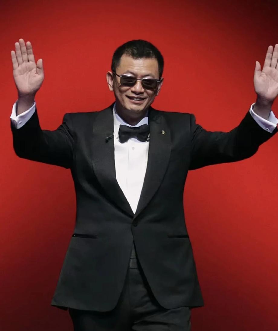 王家卫这件事，狠狠地砸醒了所有人，那就是不要小瞧身边任何人，尤其是被欺压过的人！