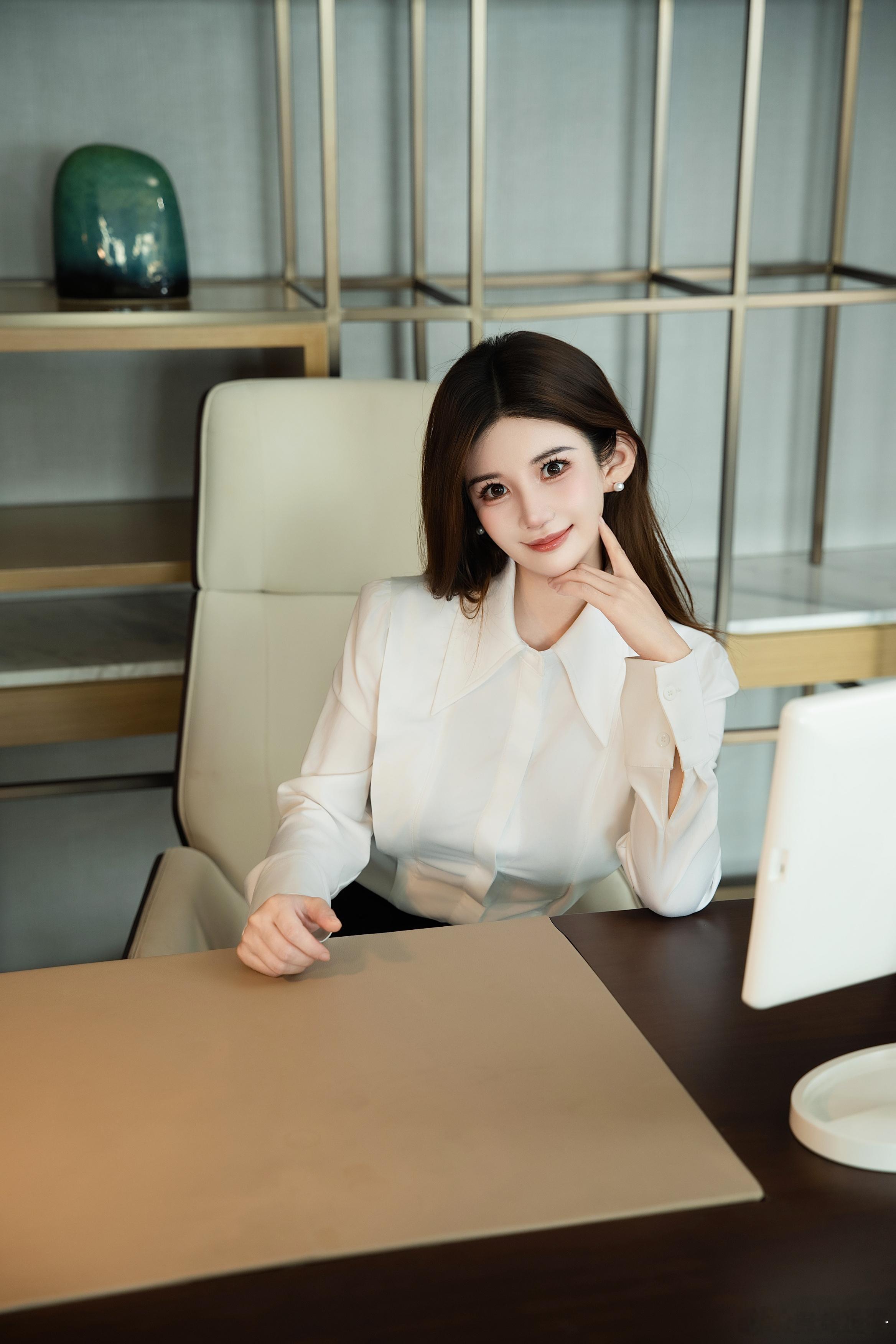 “人应该从喜欢里得到力量 而不是耗尽所有的力量去喜欢”。 上海