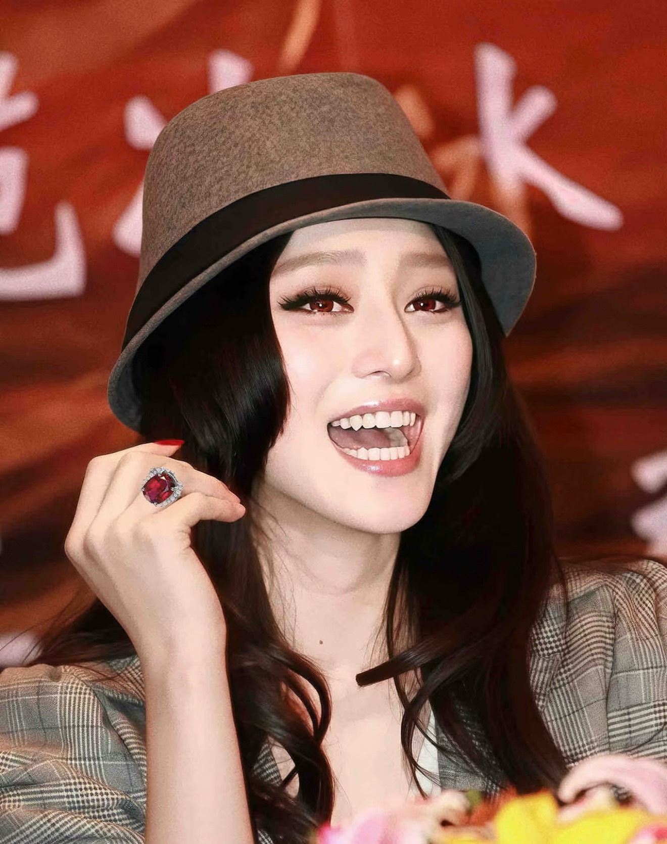 妈呀这组图，恃靓行凶具象化了…🔒×泽尻英龙华 