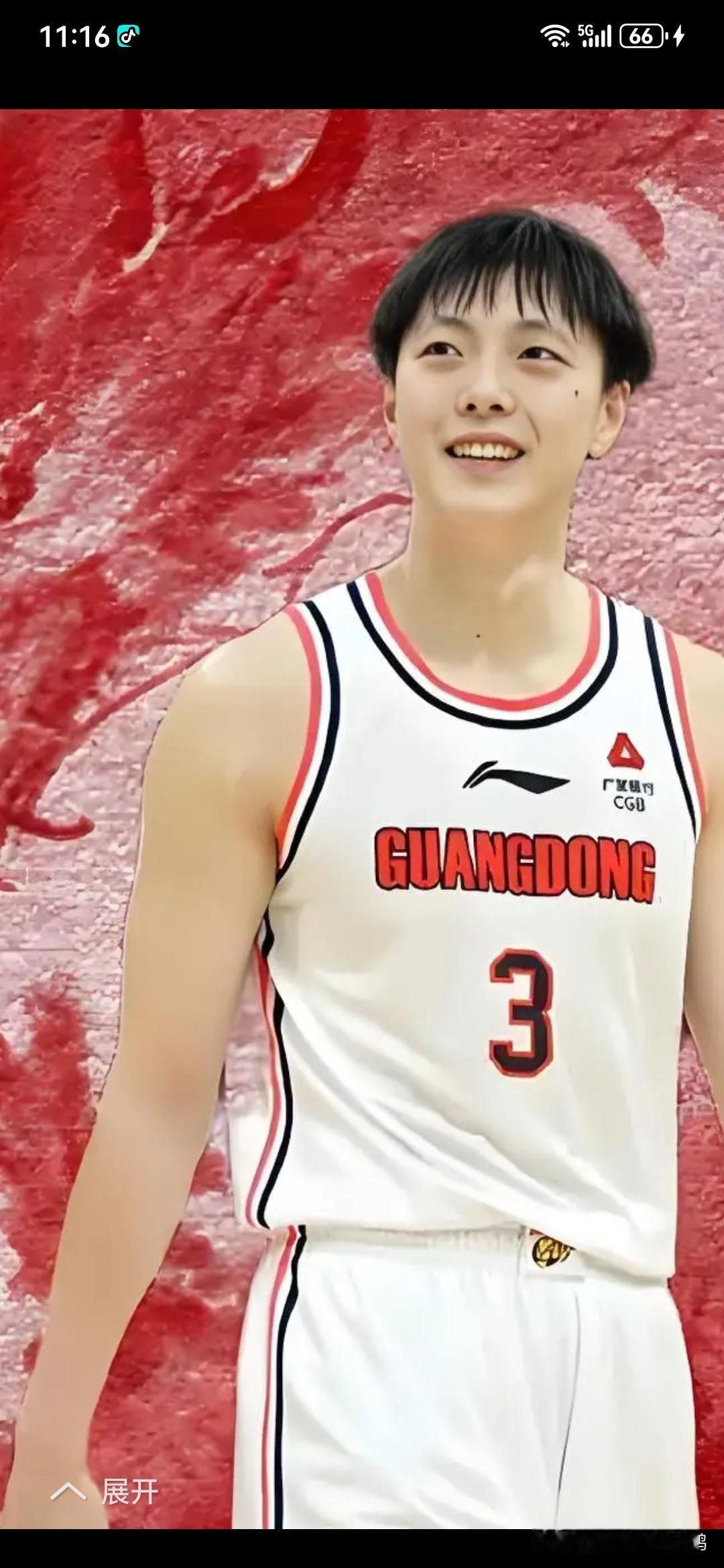 昨晚的中国男篮全明星赛，己落幕。各个奖项都揭晓。三分球大赛，胡明轩通过加时赛，再