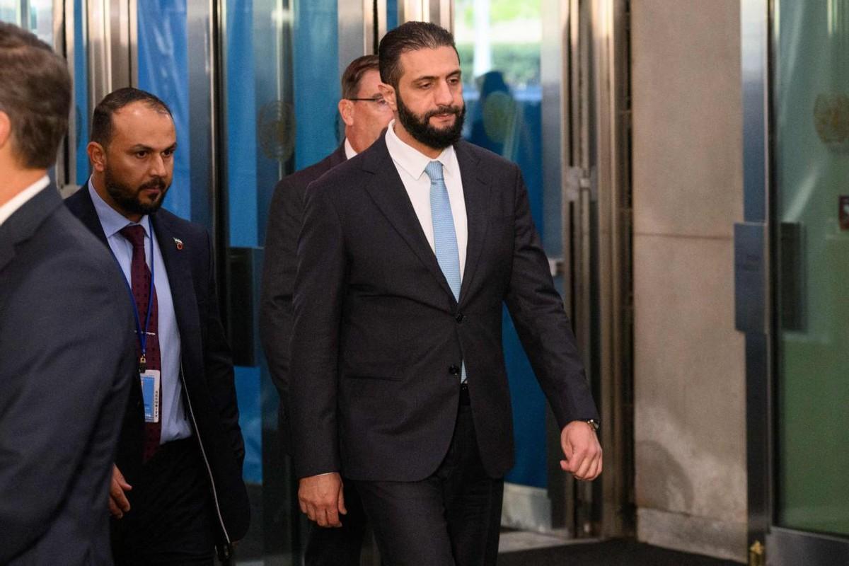 朱拉尼送普京见面礼，邀请俄军重返叙利亚，换取普京交出阿萨德
10月15日，朱拉尼