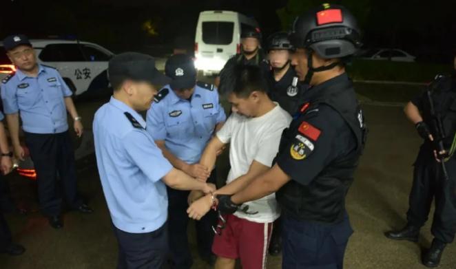 中菲联合打击跨国绑架犯罪【中菲合作遣返四名涉绑架嫌疑人】6月19日，中国和菲律宾