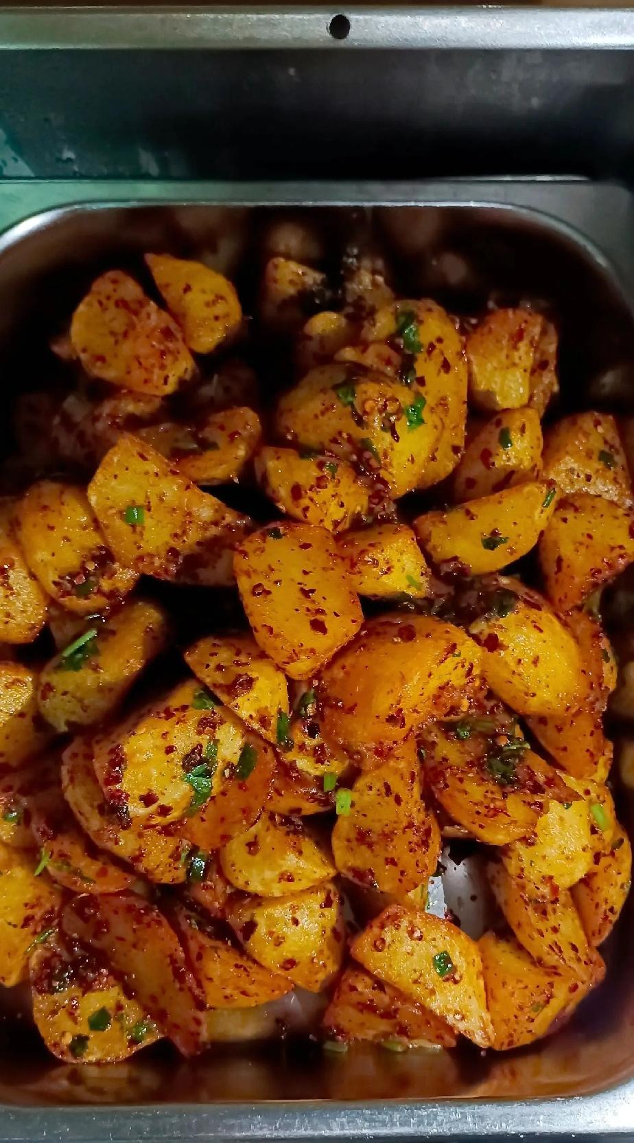 三十年河东三十年河西，谁能想得到堂堂四星级涉外酒店，竟然开始在马路边卖起了大排档