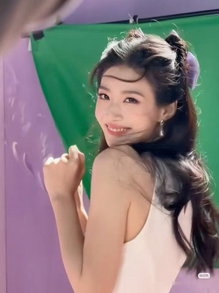 卢昱晓ins更新动态，好鲜活 