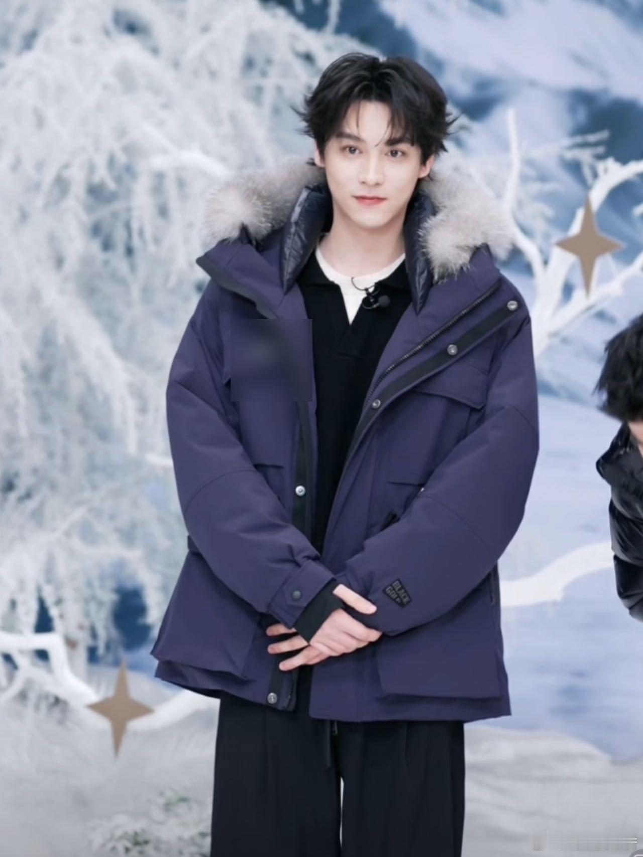 田栩宁滑雪起步是小内八在雪人界田栩宁段位过高了 他的直播造型是冬日暴击！优雅似雪