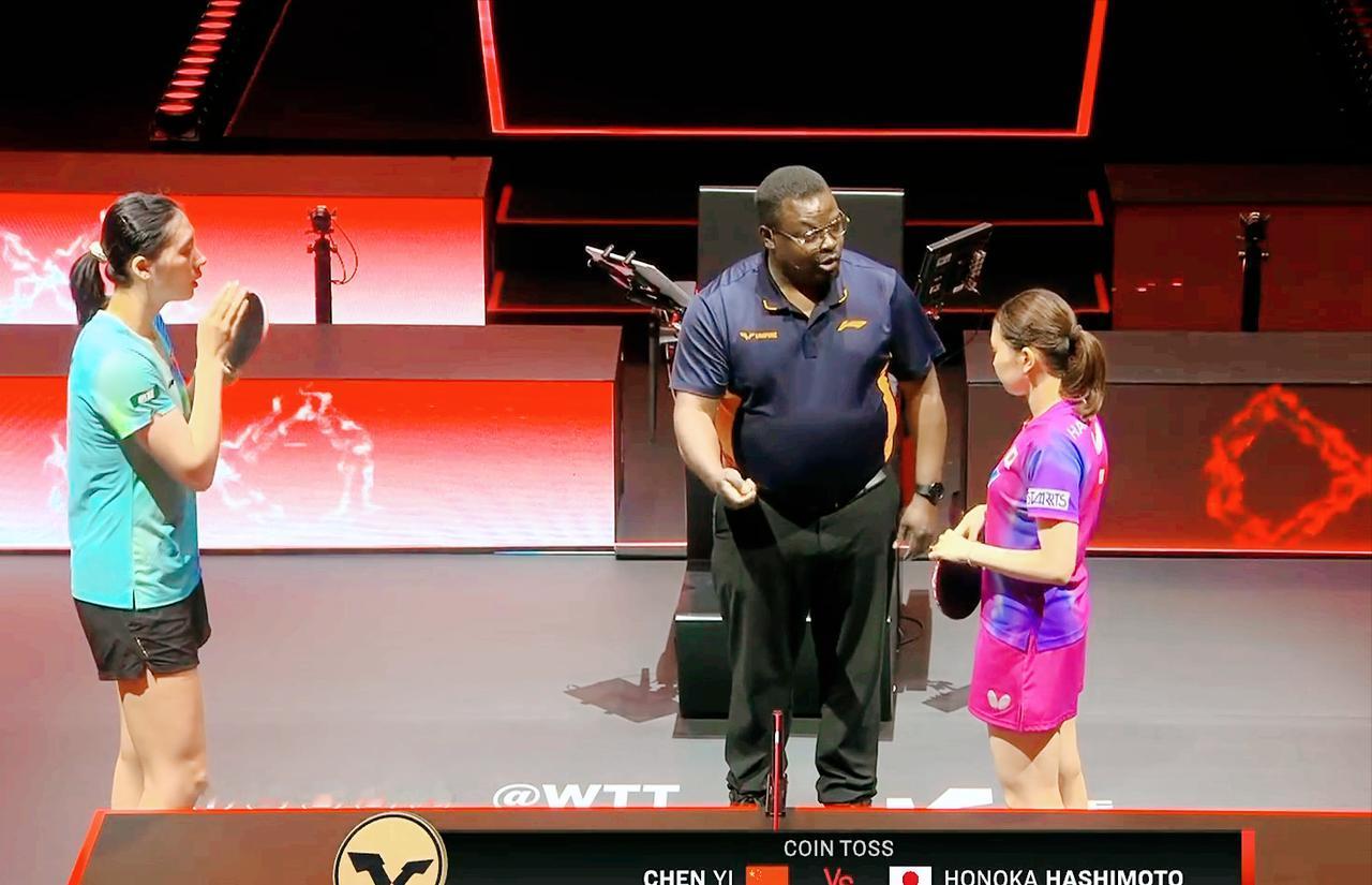 我看到这个教练，怎么就想到又会几个扣分呢？
陈熠一定要注意了，
这个裁判非常严格