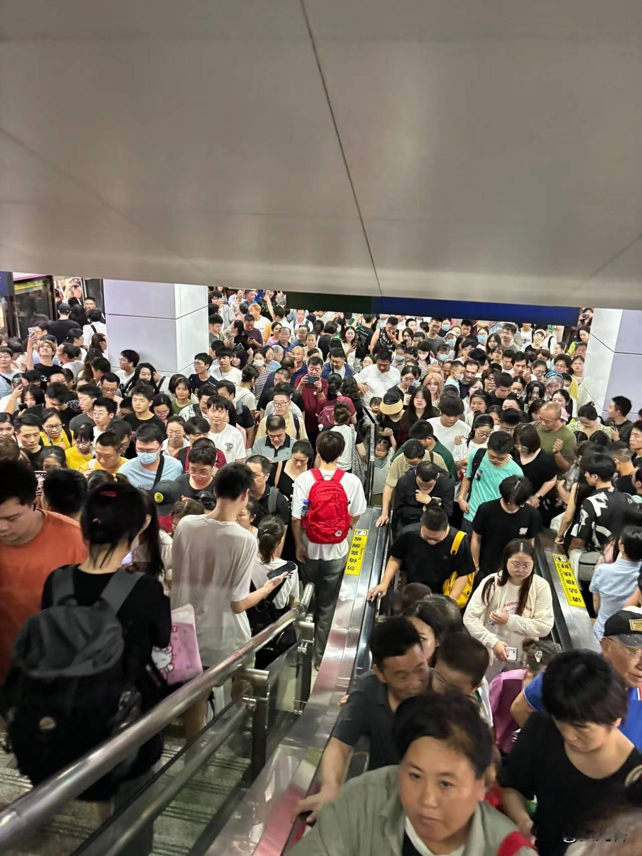差一点，600万！再破记录

【昨日客流】9月14日（周六），武汉城市轨道交通线