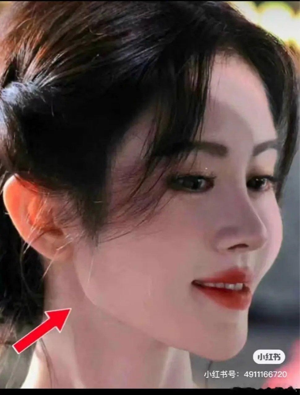 鞠婧祎的侧脸和苹果肌有点夸张了啊 ​​​
