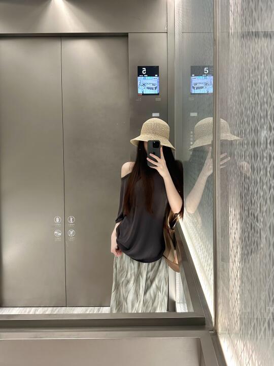 简单上课穿搭