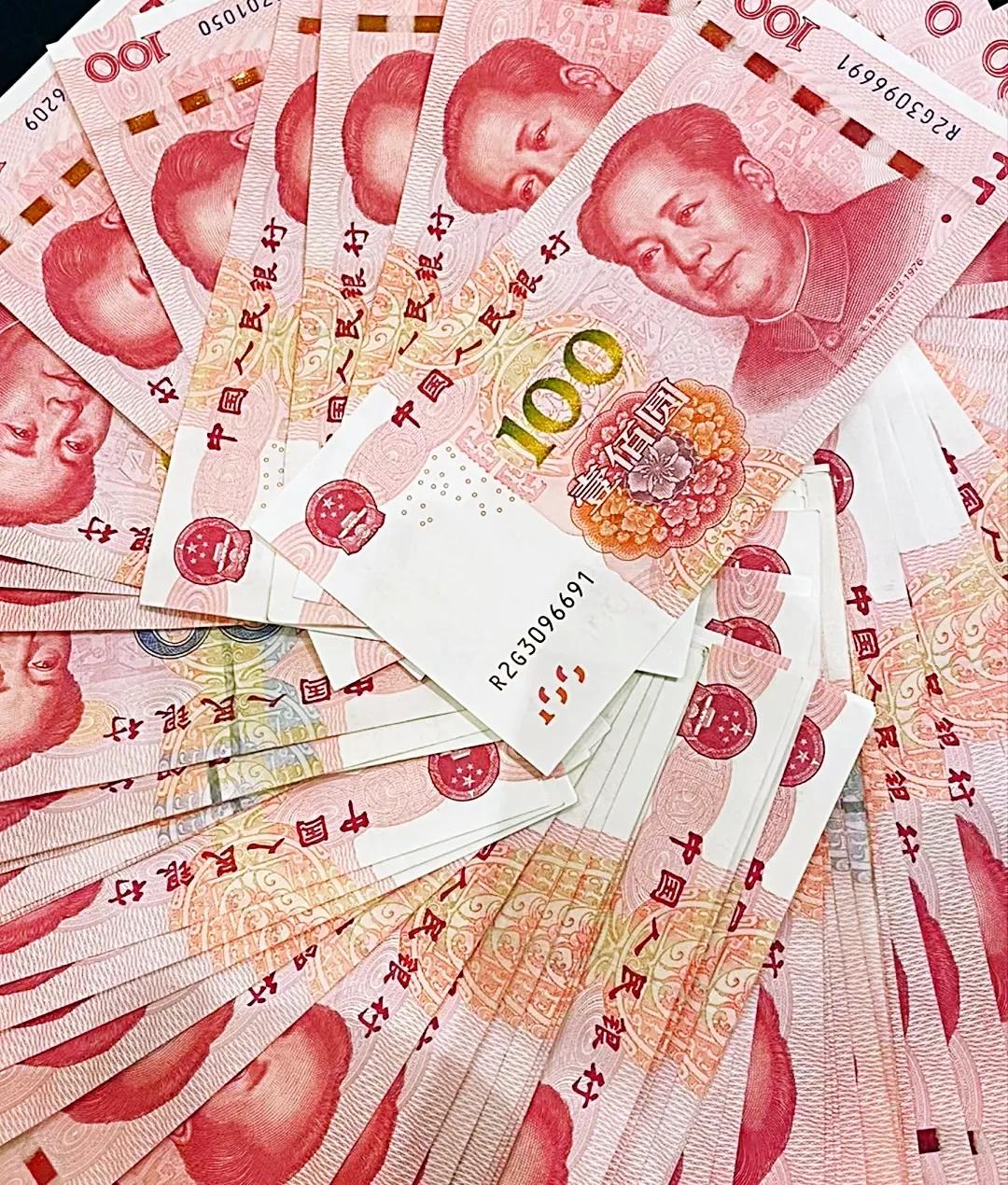 十月份开始慢慢存钱了，每个月固定存500块钱，很多人嫌弃的说，500块能做什么？