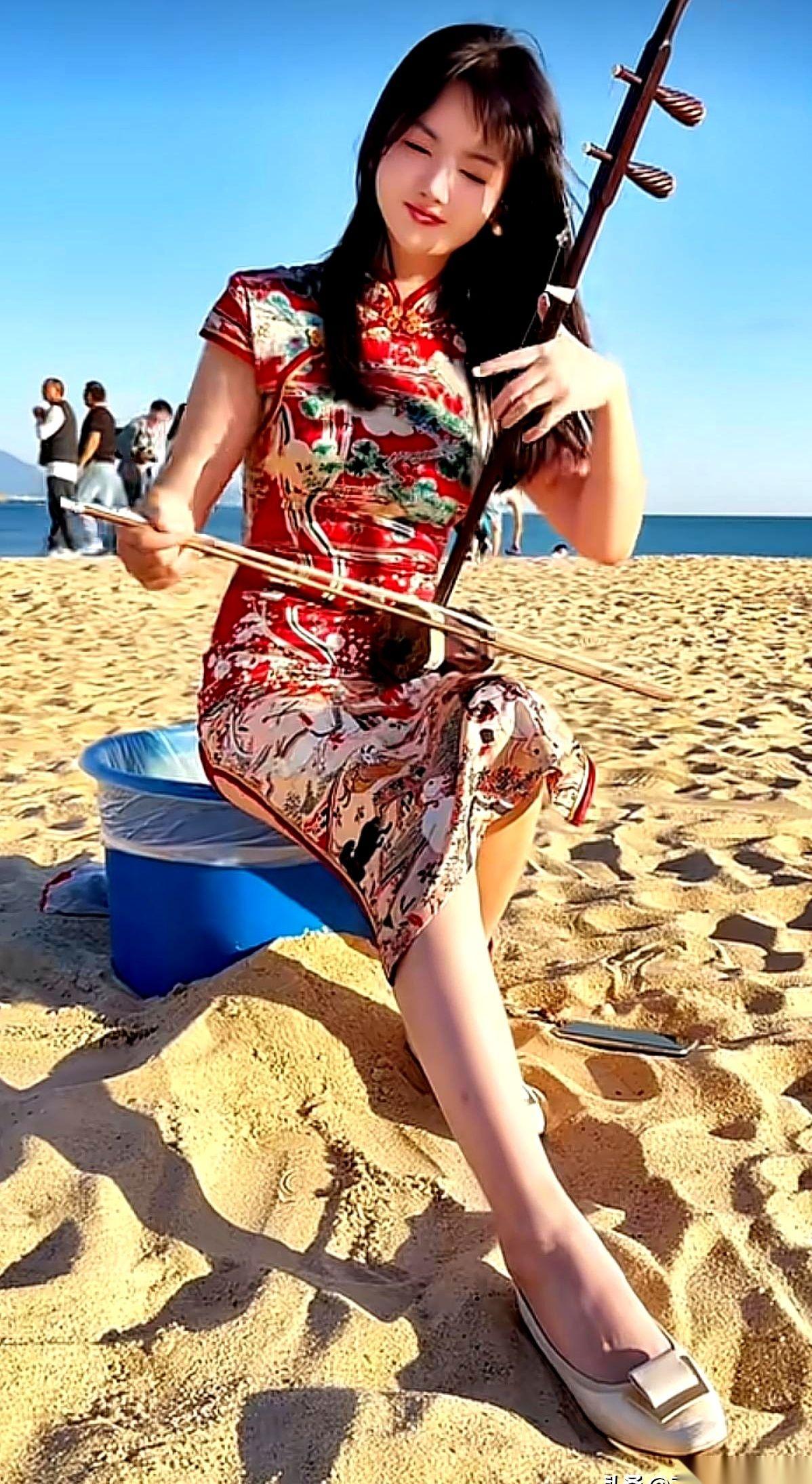 6万人在直播间听二胡！你敢信？
昨晚，周冰倩、陈军、宋飞……这些二胡界“天花板”