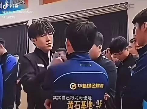 国家乒乓队变成了小江湖，欺负队友的拽样怎么不见在对战日本人时拿出来。在国际局势风云变幻时，国乒输给日