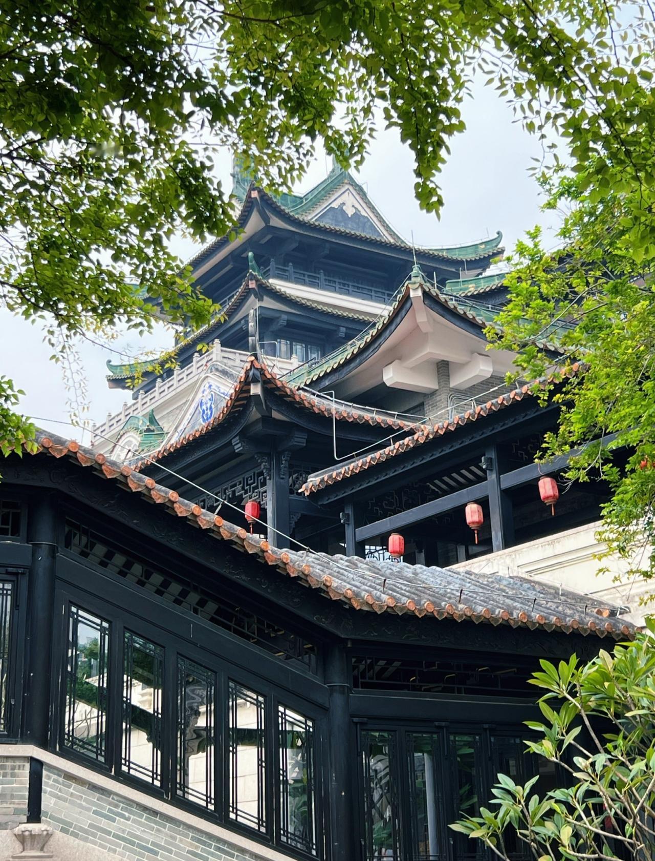 岭南风情街区
📍广州 广州西关永庆坊旅游区
🎈🎈虽说旅游街区每个城市都有，