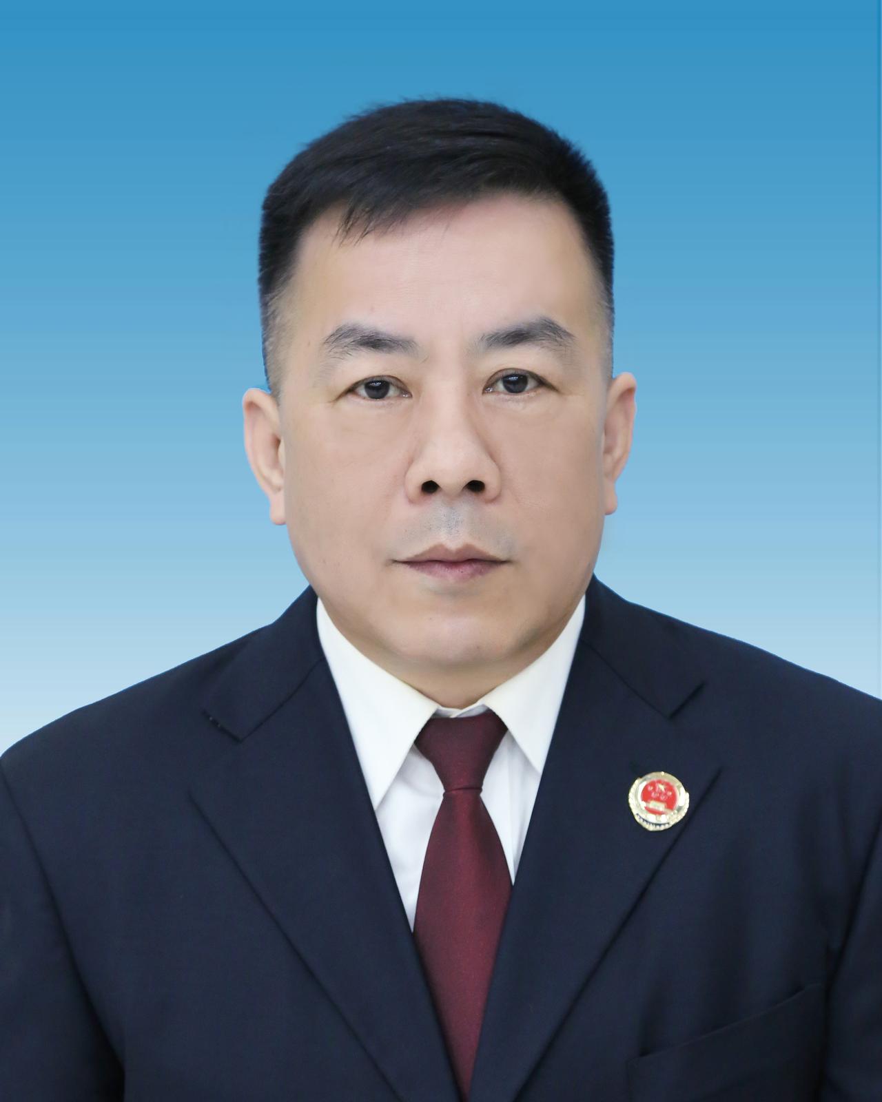 当年拍末路 1997 熬在新疆戈壁快杀青，原定男主吴卫东突然漫天要价拿捏剧组，本
