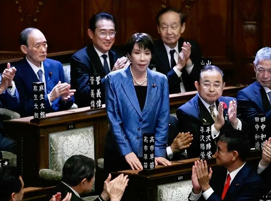 最近日本政坛有点坐不住了，高市早苗想在2026年3月去美国见特朗普，把日美首脑会