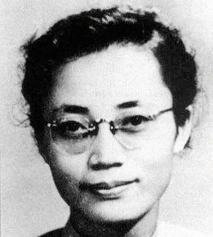 1950年，被折磨到体无完肤的萧明华，听闻敌人要枪毙自己，她突然抬头表示自己愿意