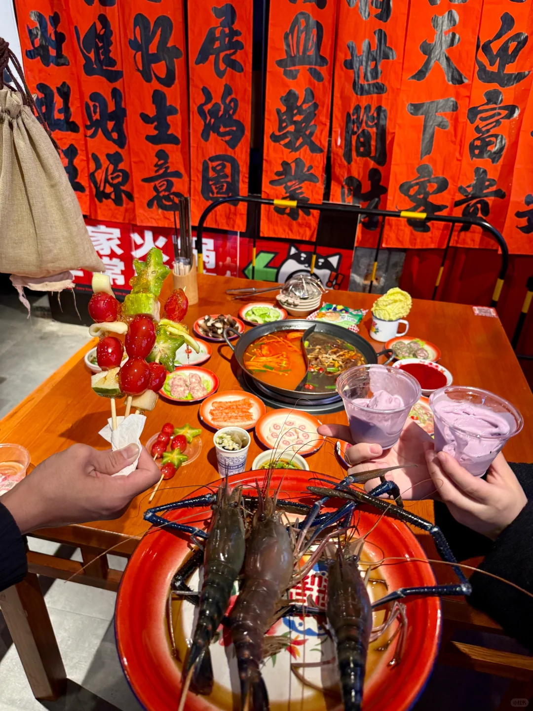 超爱❤️的火锅店！周年庆了！甜品牛肉水果免费