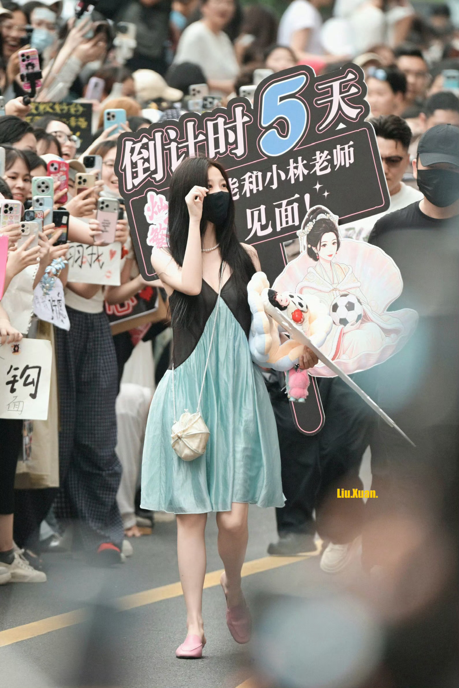 虞书欣 ysx虞书欣灿如繁星ysx虞书欣“在这个爱意随风起的时代，我又喜欢了你好