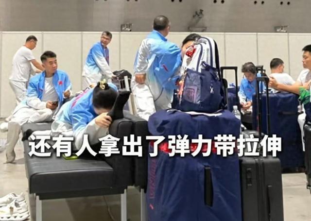 名古屋亚运会乱成一锅粥！中国队自费住酒店，泰国队机场打地铺，印度队最惨
 
本该