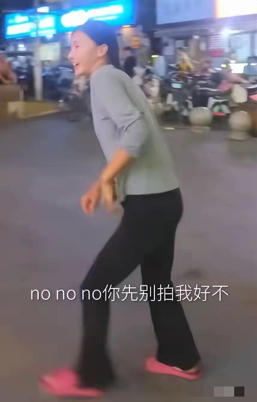 好神奇！赵钰琪之前还穿的土土的在小县城和朋友玩儿，这会儿就能和刘敏涛，付辛博合作