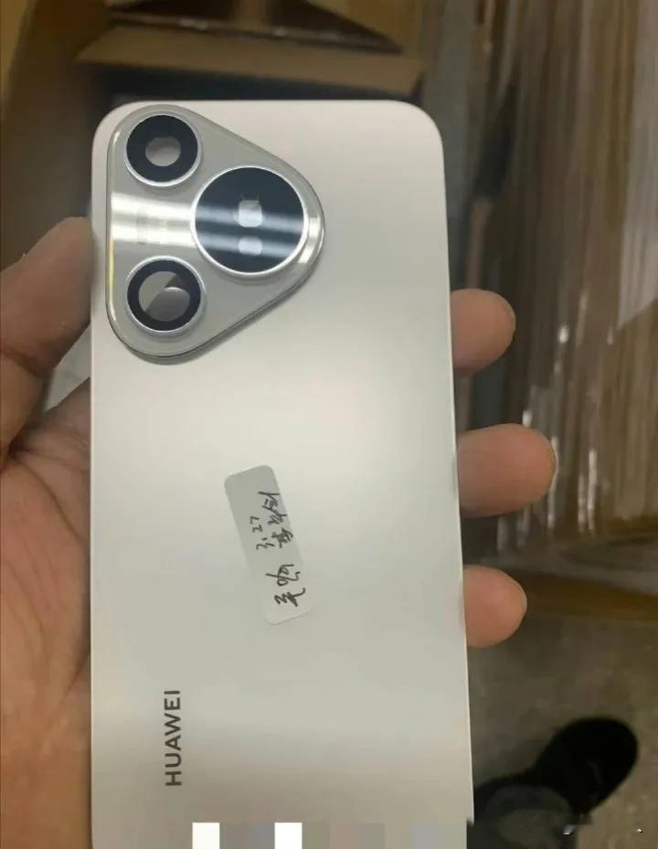 P70物料图曝光了，『越看越顺眼』。。。这么丑是怎么看顺眼的[允悲][允悲]？P