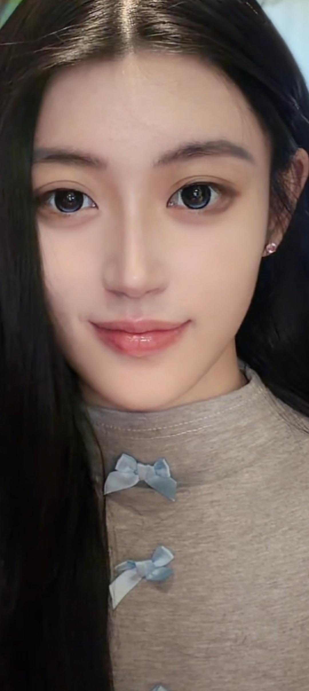 这姑娘长得好温柔，头发真顺！