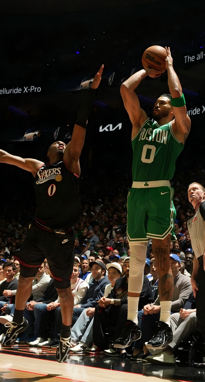 塔图姆已经砍下30分，季后赛总得分来到3035分，超越詹姆斯·沃西和克莱、追平威