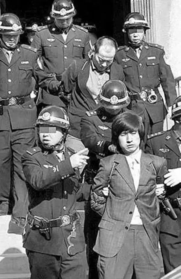 1996年6月到2001年11月间，杀人犯王许文从东北地区到京津冀地区，再到山东