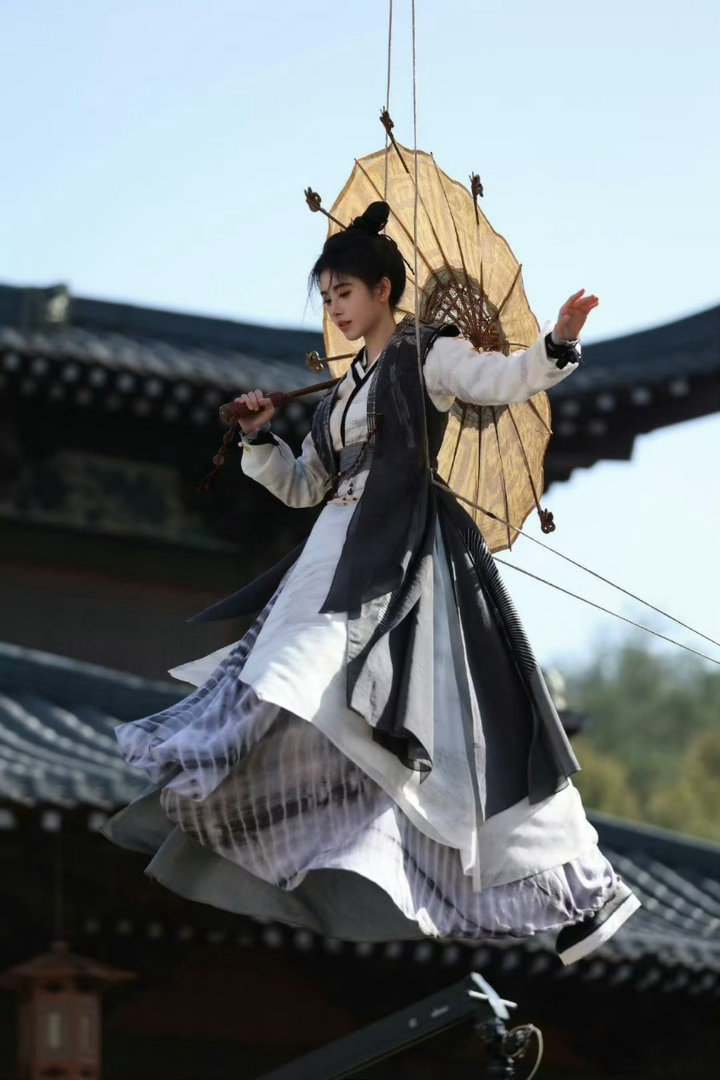 鞠婧祎千香首播反馈鞠婧祎千香首播反响 作为暑期档第一部仙侠，千香交出的答卷是合格