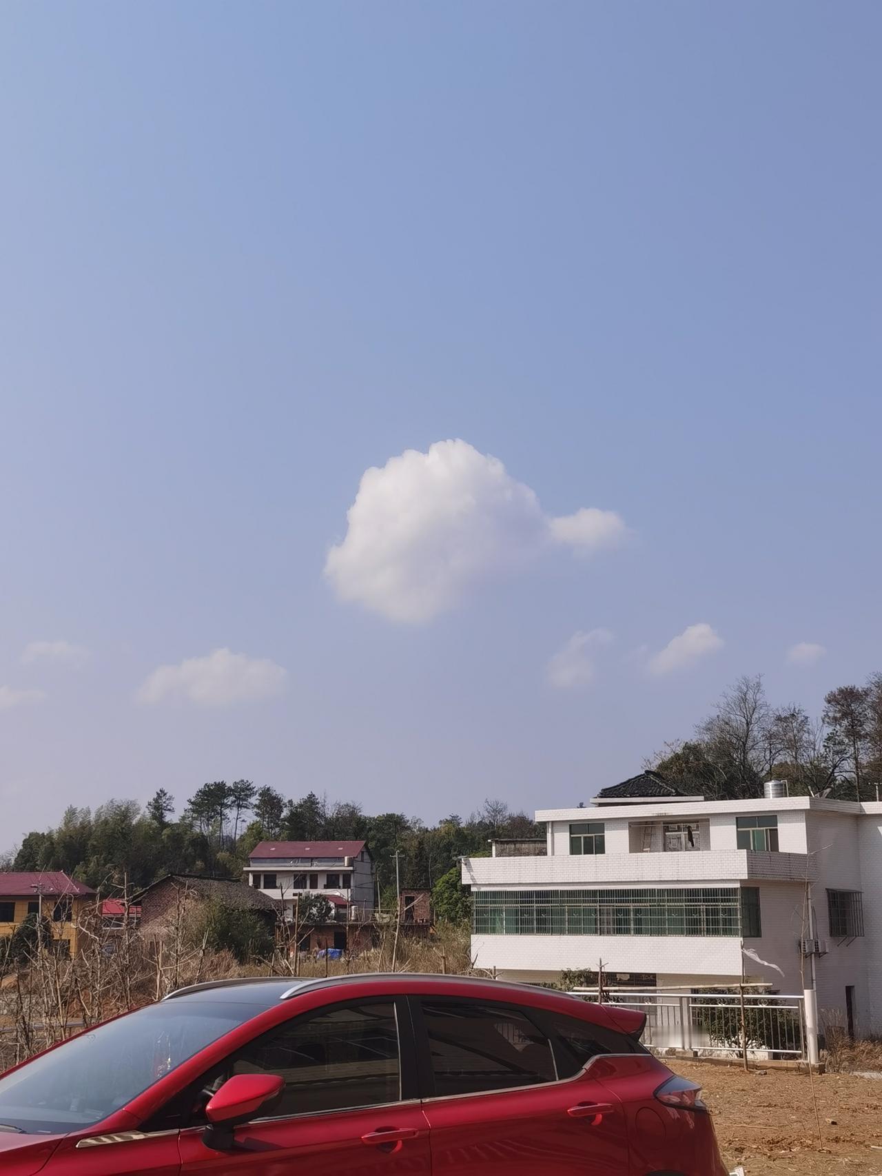 今天阳光正好，享受了一天火辣辣的汗蒸，人生如四季，有枯有荣，命运似江河，时涨时落