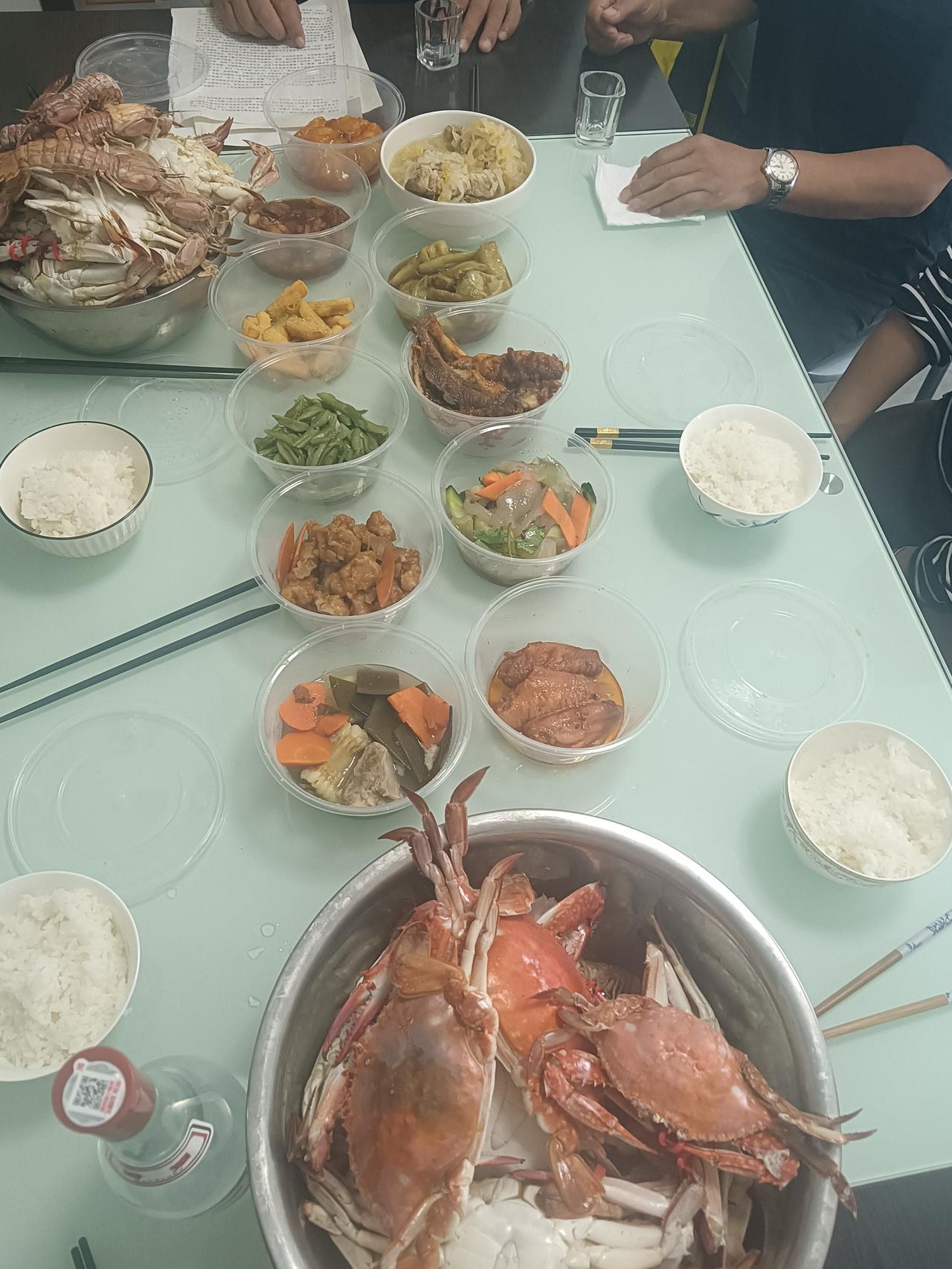 脑梗的哥哥住妹妹家10年，妹夫帮助照顾10年。真是难得的好人。

昨天大姑姐一家