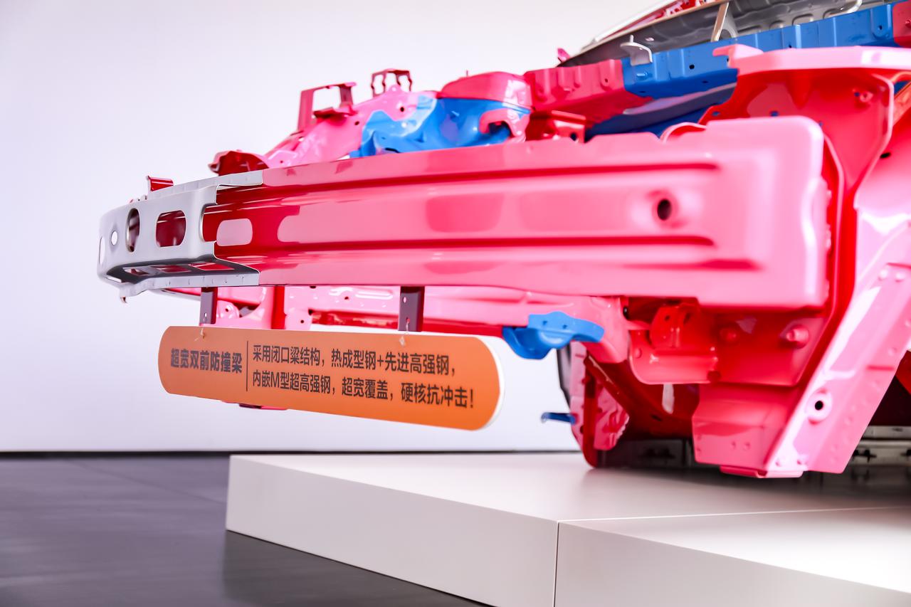 尚界H5拿下20万内唯一超五星，安全配置有点东西
余承东今天在AWE直播里提到，