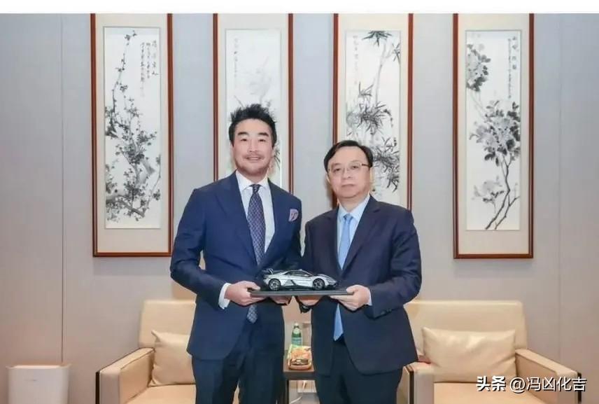 近日，比亚迪董事长王传福亲自为泰国私人收藏家Pratarnwong Phornp