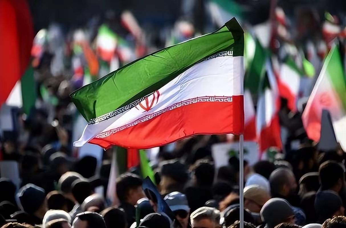 【美以停止，阿联酋抢戏？】
4 月 8 日上午，阿联酋
出动战机与无人机编队，从