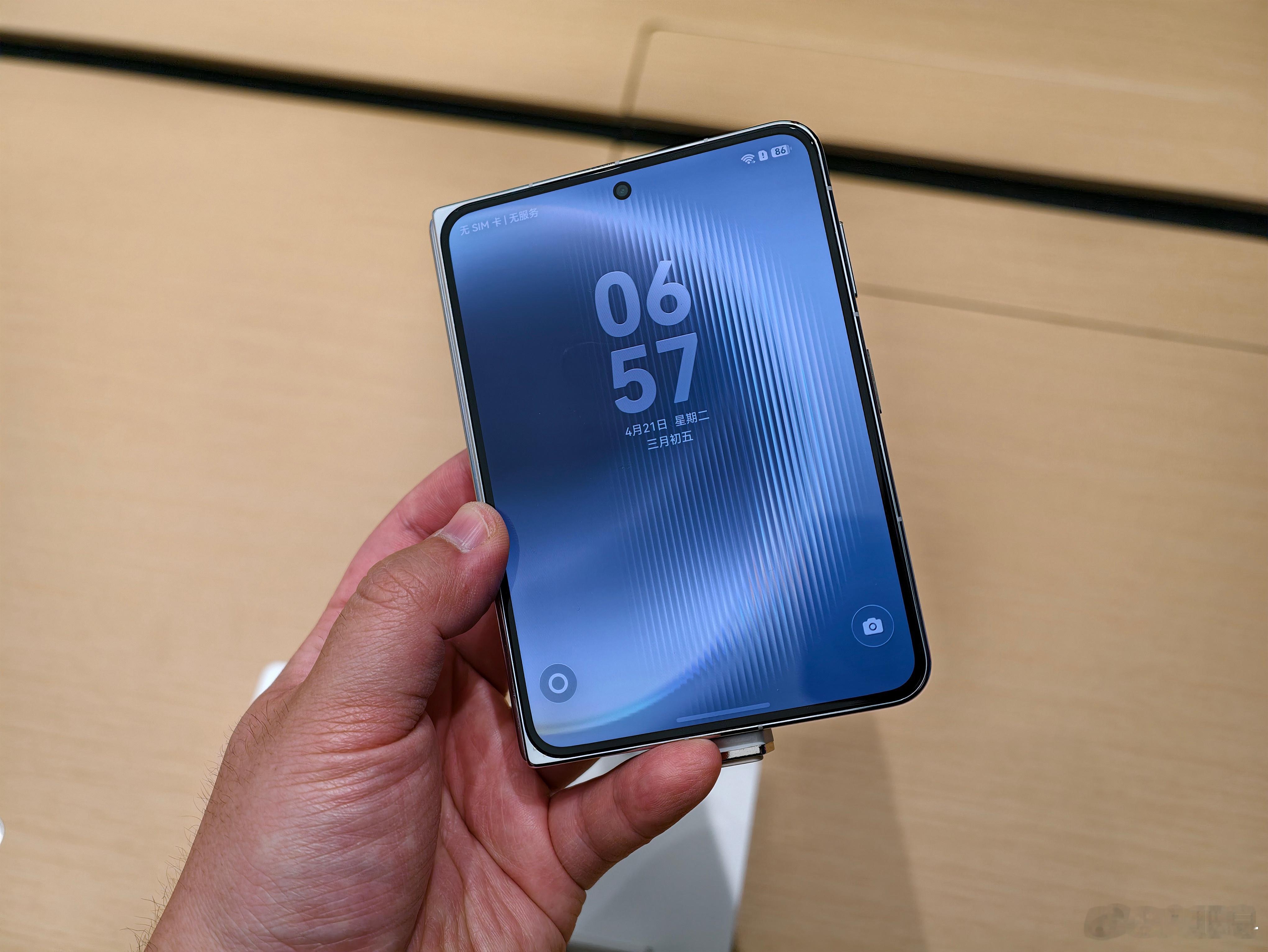 1万买华为折叠还是iPhone 如果我没有 iPhone 的话，我会先买一台 i