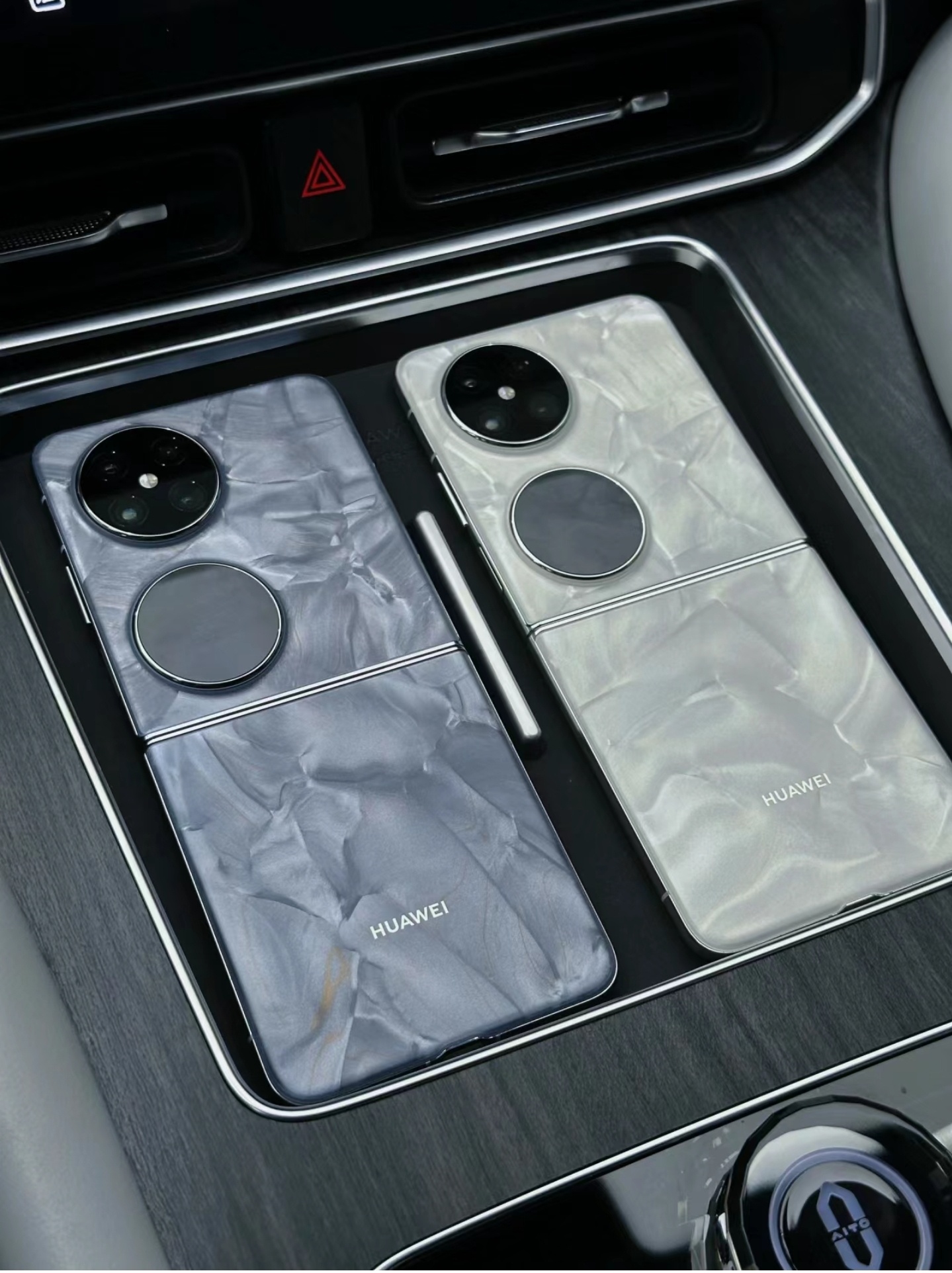 出去旅行带上华为Pocket 2说走就走每次出门最头疼的就是大包小包，这下好了，