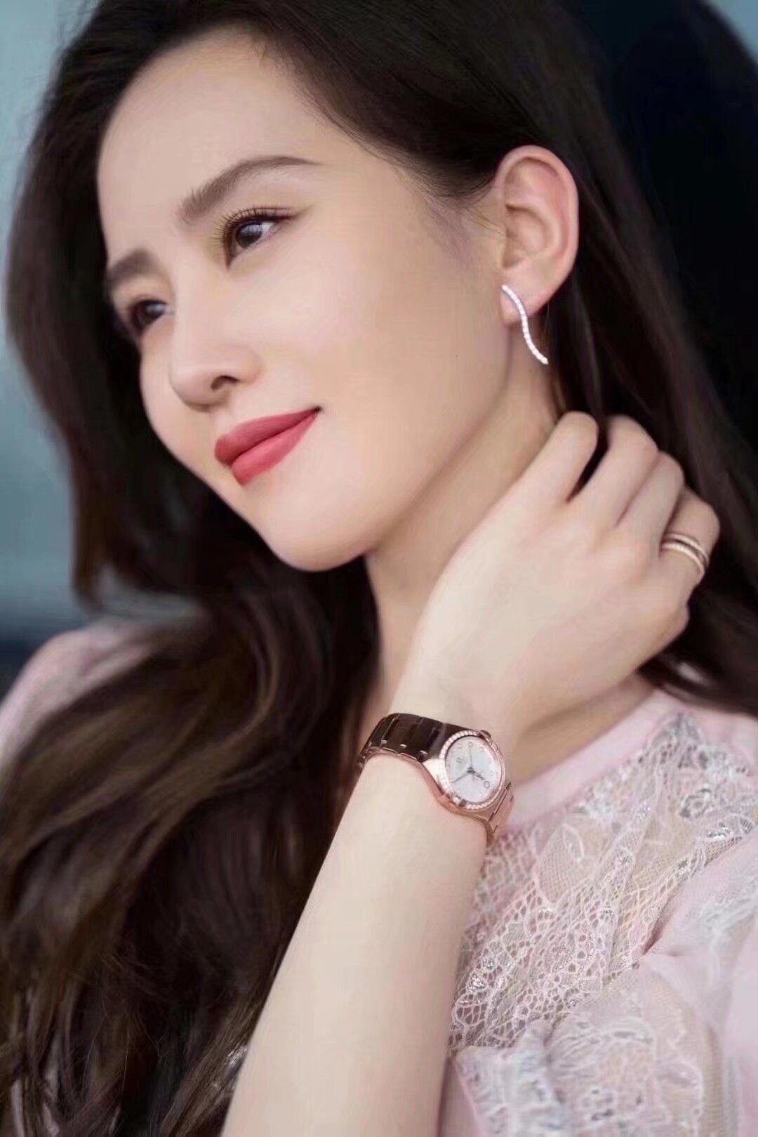 有三种人值得深交:一是关心政治，胸怀天下目光远大的人。二是体恤民生，善良正直，懂