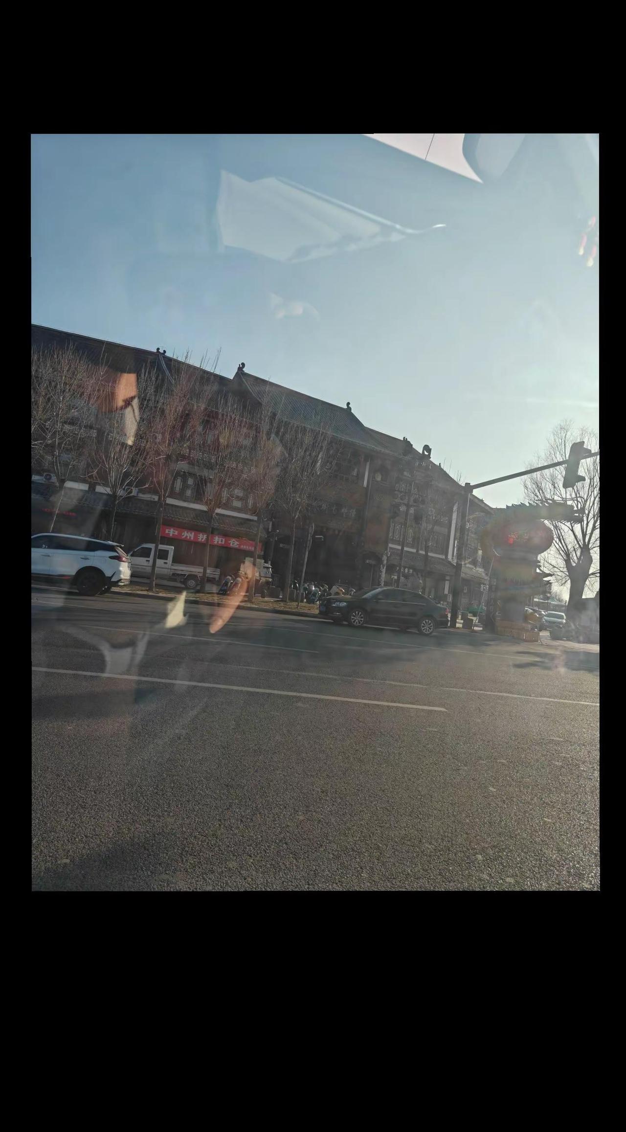 小小的圈子，淡淡的生活，年纪到了已经没有兴趣争辩什么，现在态度，更多的是想躲躲烂