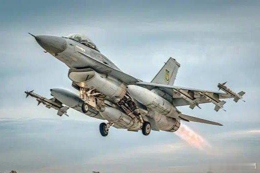 【泽连斯基进入生死倒计时：美军逼其签署投降，乌军公开喊话要杀他】“欧洲各方就乌克