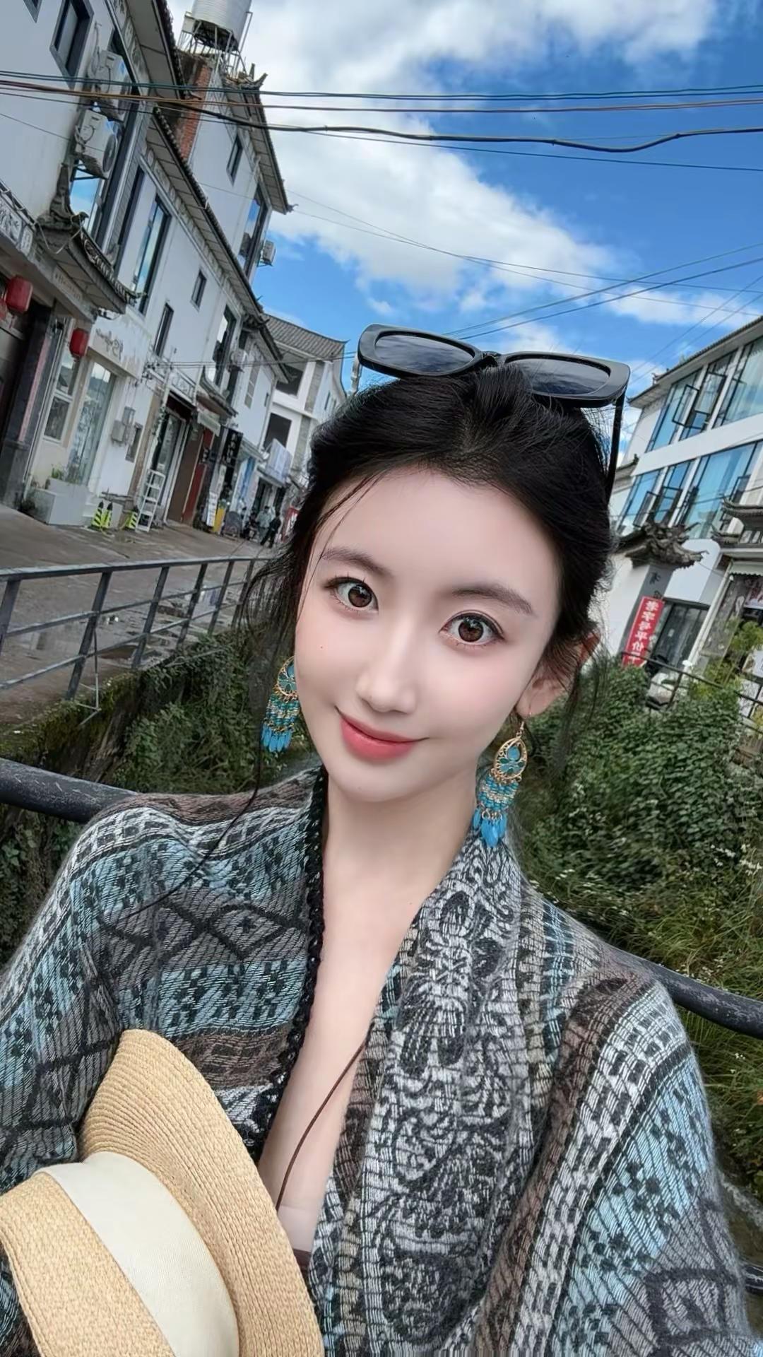 芳华悦己，自在逐光享受自由