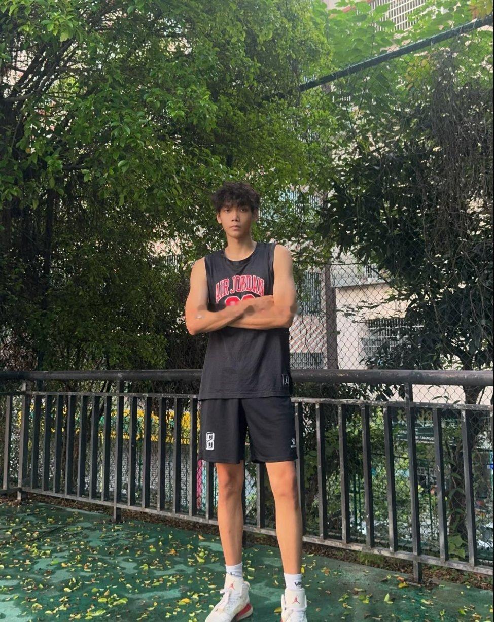 脑子里只有运动和对象的恋爱脑 ​​​