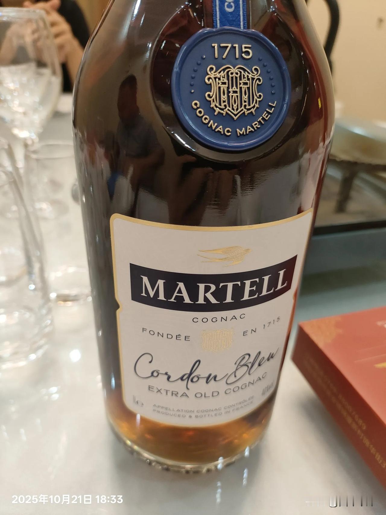 南国会师
文/西早

实在顶不住马爹利蓝带XO的诱惑
就像餐馆的名字，从湘妹子升