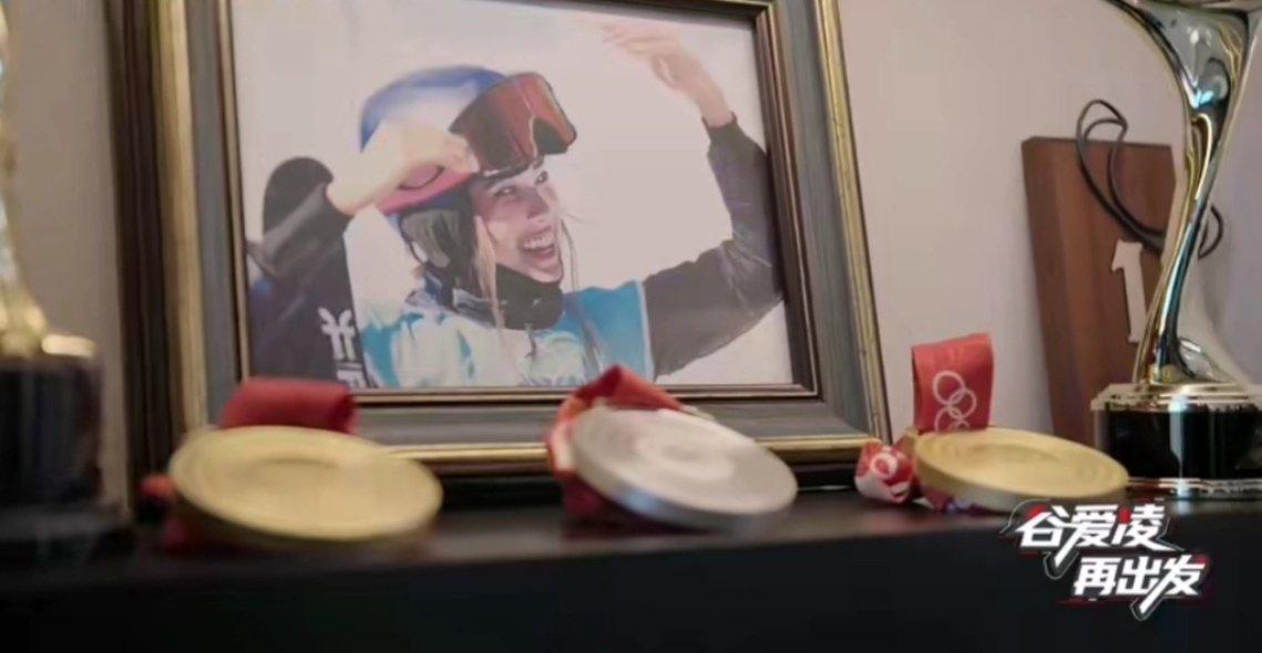 谷爱凌P人实锤 谷爱凌把粉丝送的礼物都留下了 妥妥的外向型暖心选手！把粉丝的每份