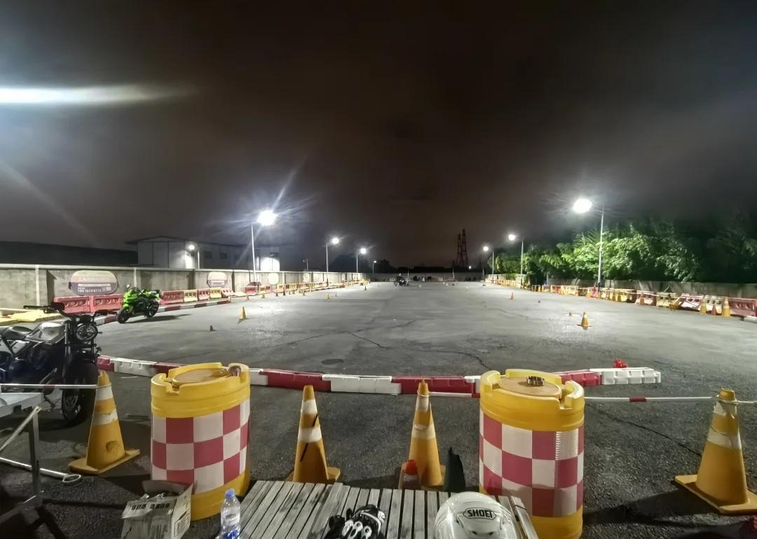 安驾4
总结今天：走线不行，还得练
我靠为什么我走线那么差啊[石化]
四个桩练椭