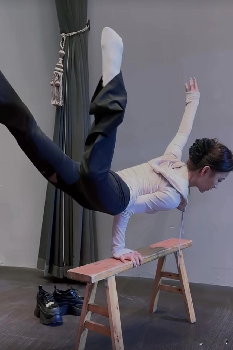 看着挺瘦啊
力气这么大吗[捂脸]