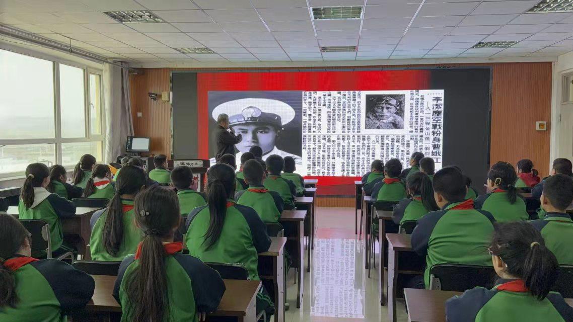 缅怀英烈    寄托哀思
清明节前夕，东北航空历史纪念馆馆长李伟民来到了法库县大