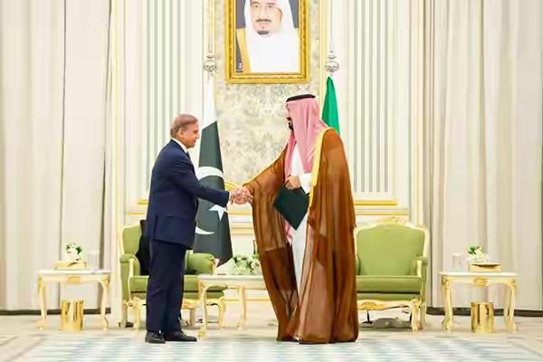 沙特忍不了一直被打？
沙特外交大臣警告伊朗，对于伊朗不断升级的袭击，如果沙特要对