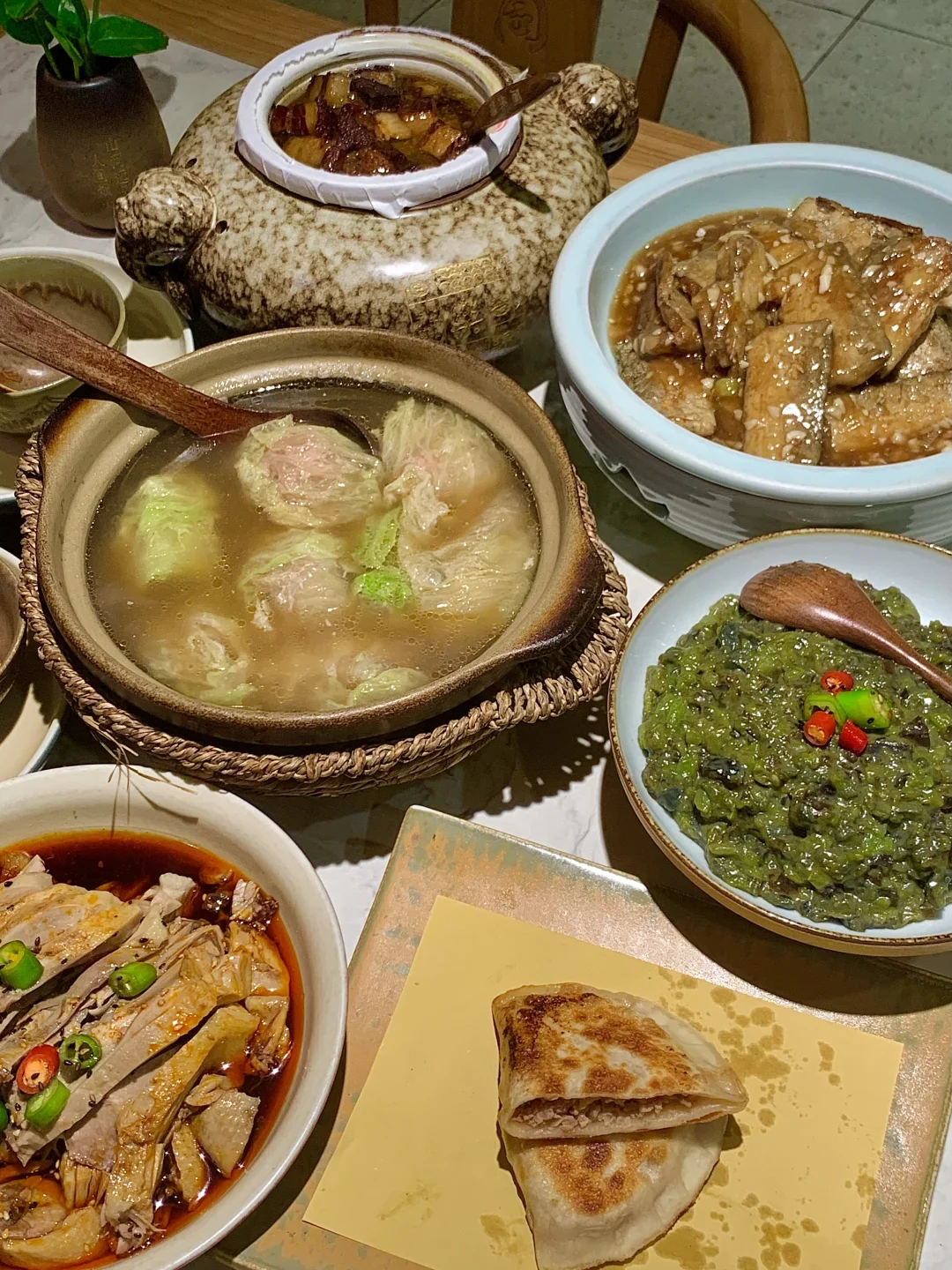 保定｜国庆节来保定玩第一顿饭🍖坛子肉好香